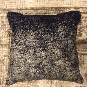 NWOT 16.5 x 16.5in Navy/ gold ombré accent pillow